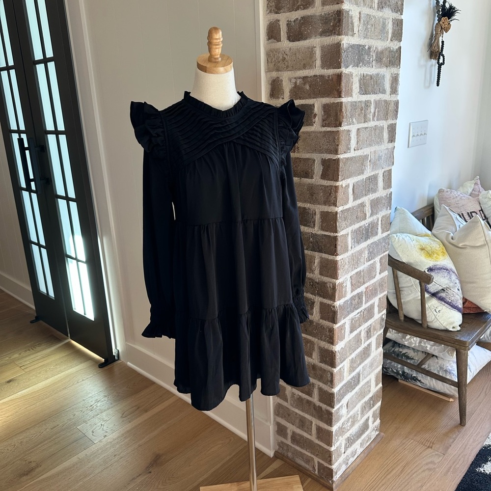 *Boutique* ENTRO Black Ruffled Flutter Tiered Jumper Long Sleeve Lined Dress — S